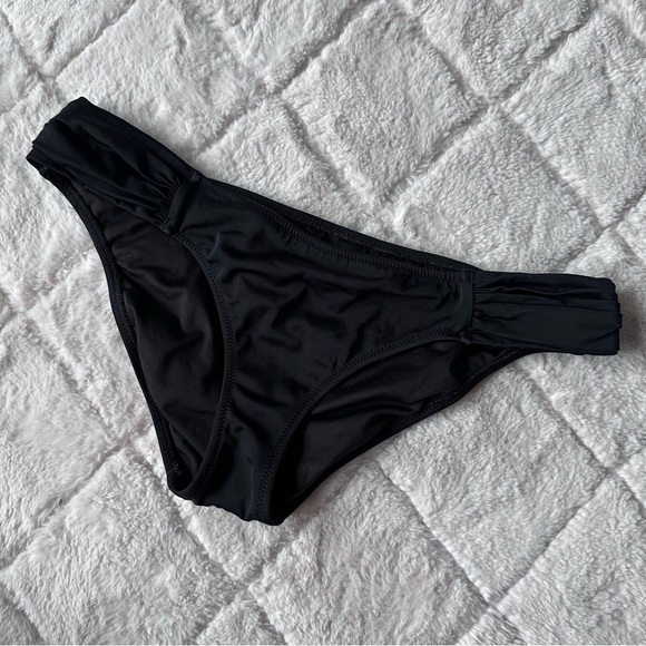 Victoria's Secret | Knockout Ruche Black Bikini Bottoms | Size Small - Picture 4 of 12